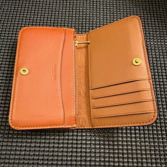 Essential Slim Card Case In Signature Canvas - Picture 5 of 6